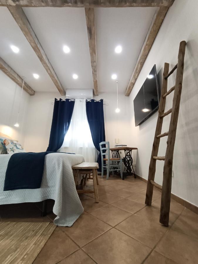 Chez Luis Apartment อิมเปรีอา ภายนอก รูปภาพ