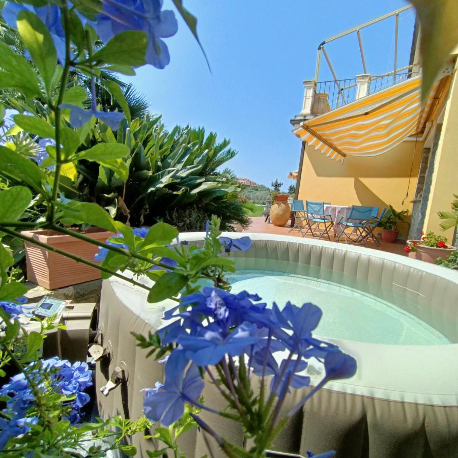 Chez Luis Apartment อิมเปรีอา ภายนอก รูปภาพ