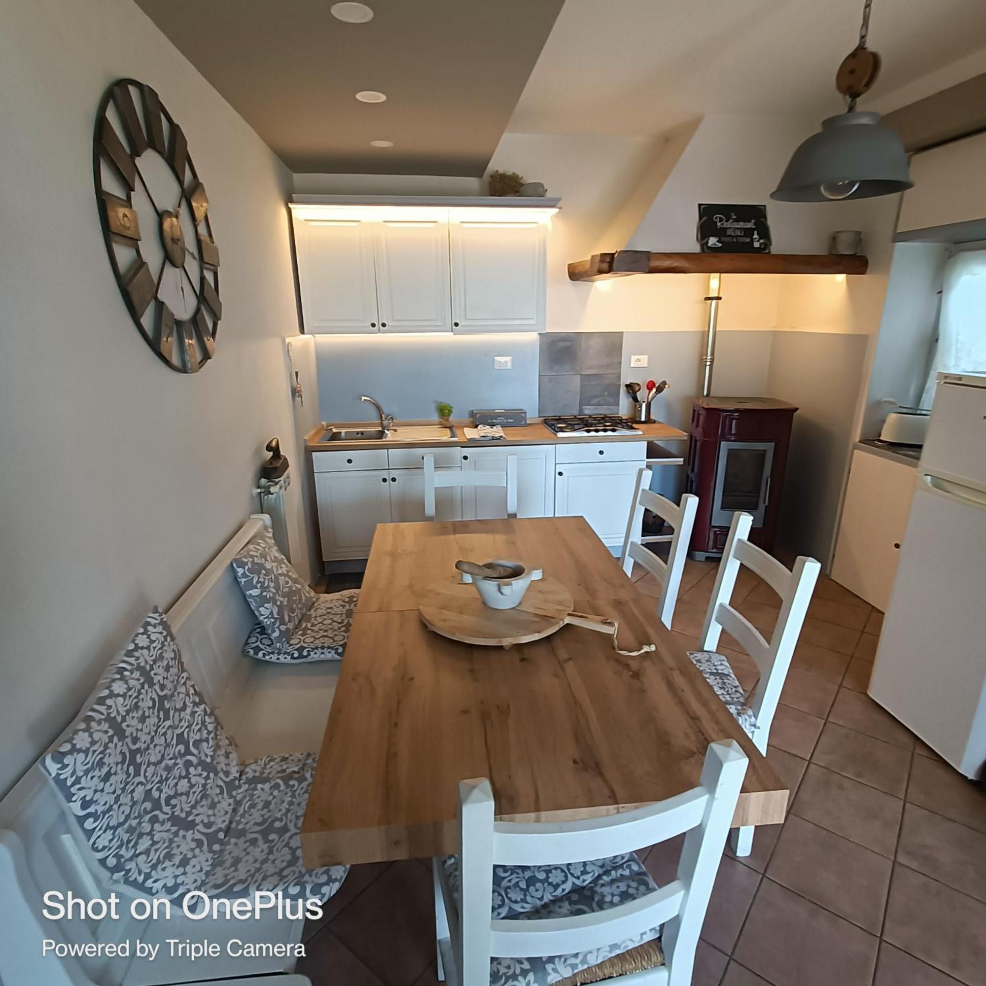 Chez Luis Apartment อิมเปรีอา ห้อง รูปภาพ