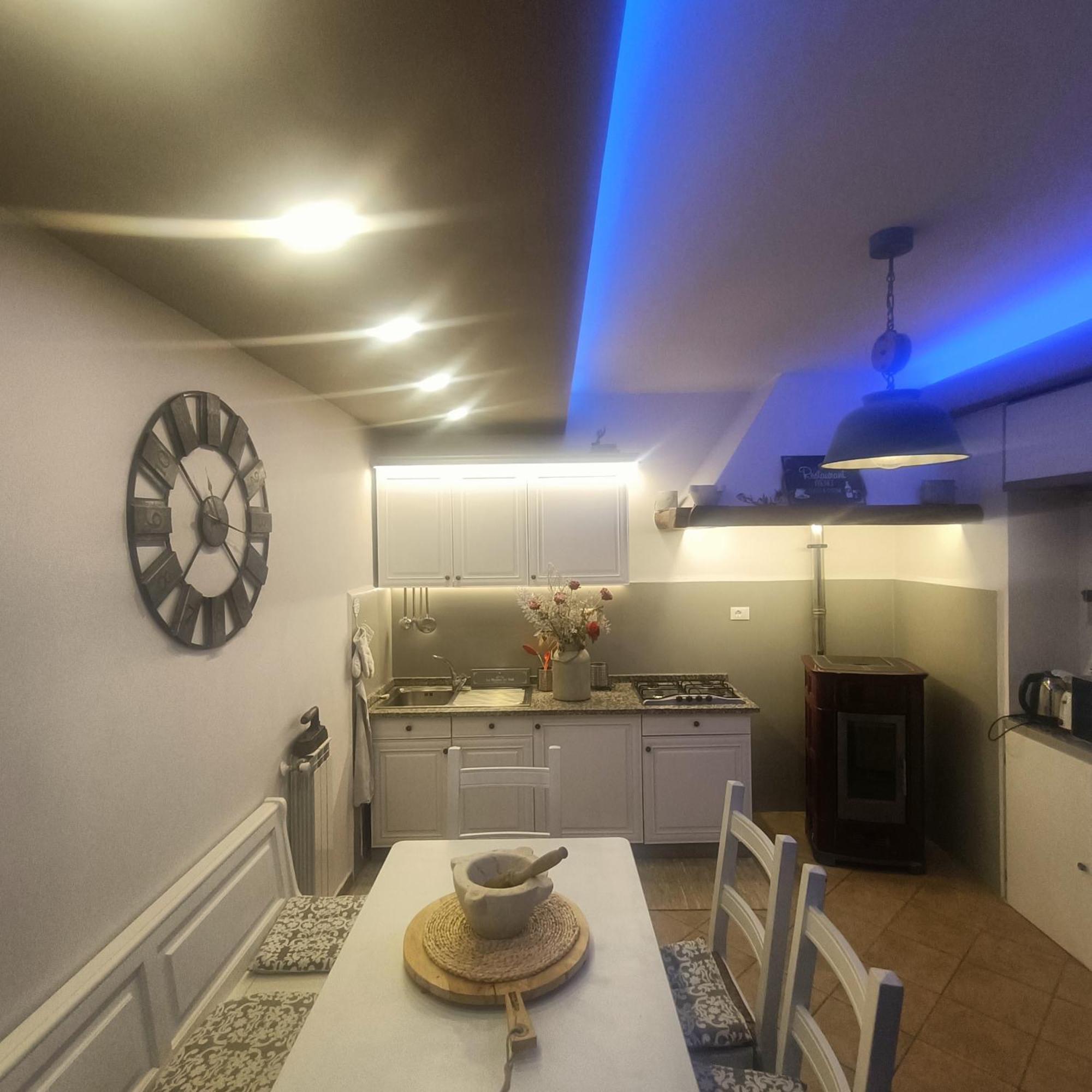 Chez Luis Apartment อิมเปรีอา ห้อง รูปภาพ