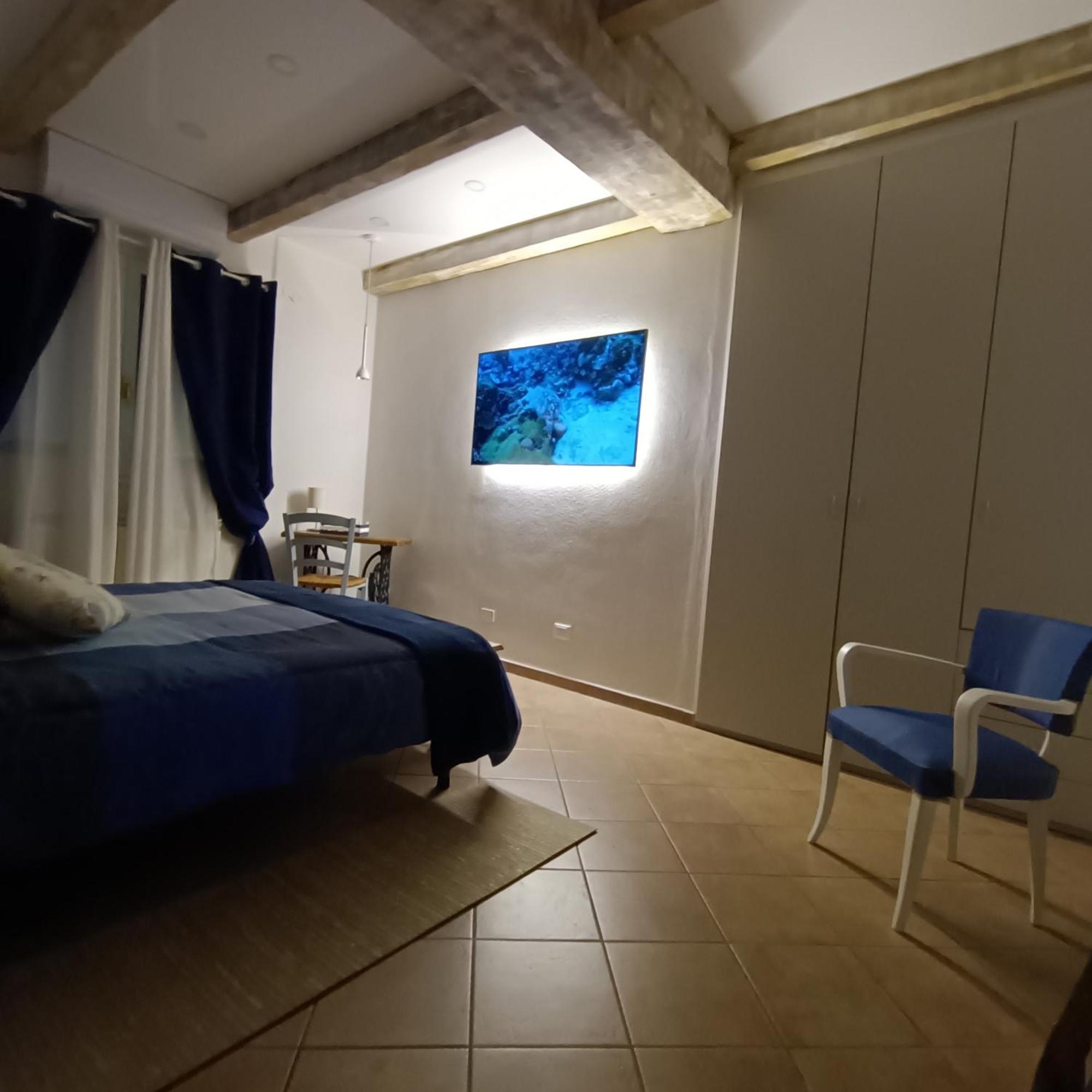 Chez Luis Apartment อิมเปรีอา ห้อง รูปภาพ