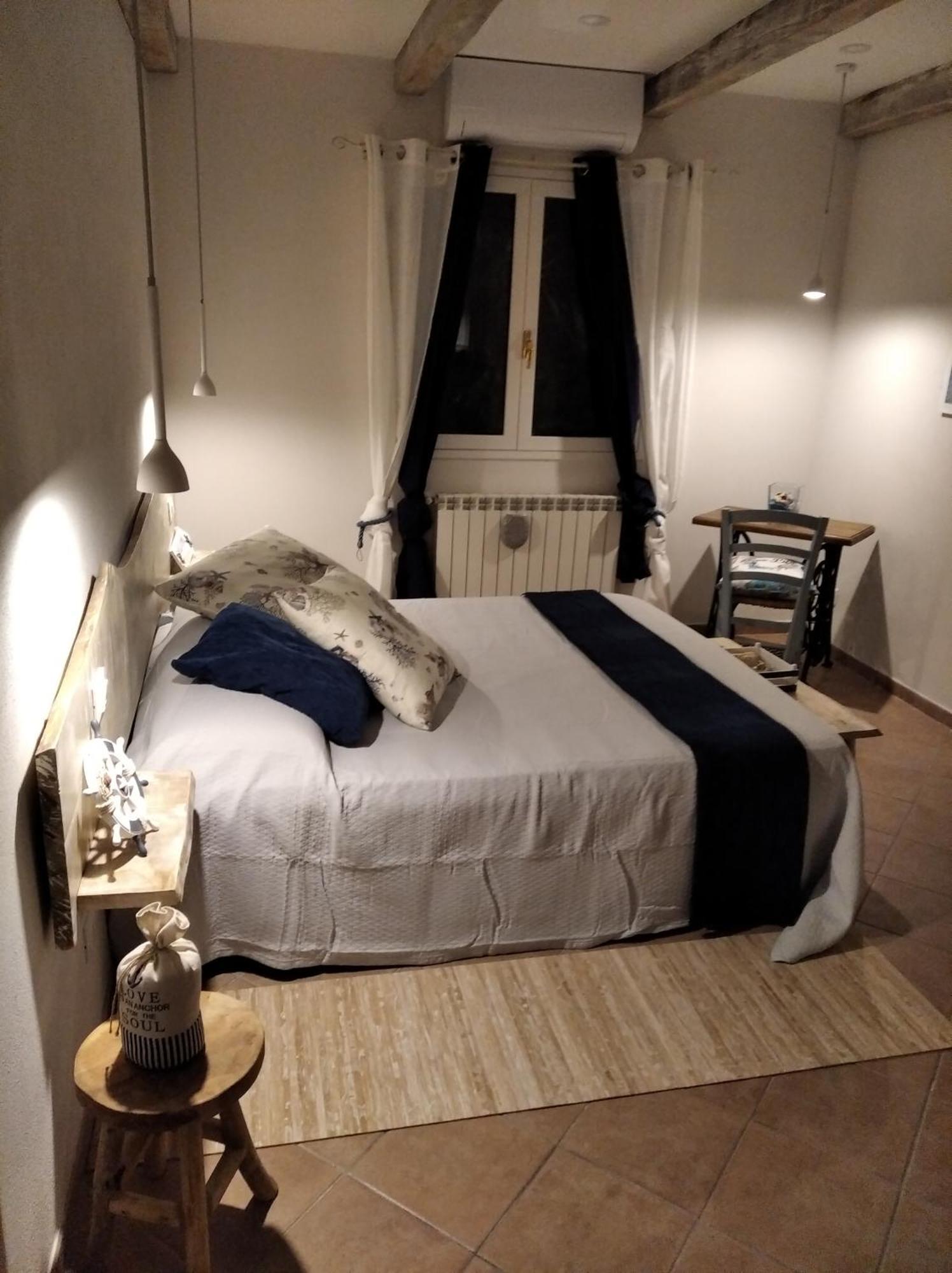 Chez Luis Apartment อิมเปรีอา ห้อง รูปภาพ