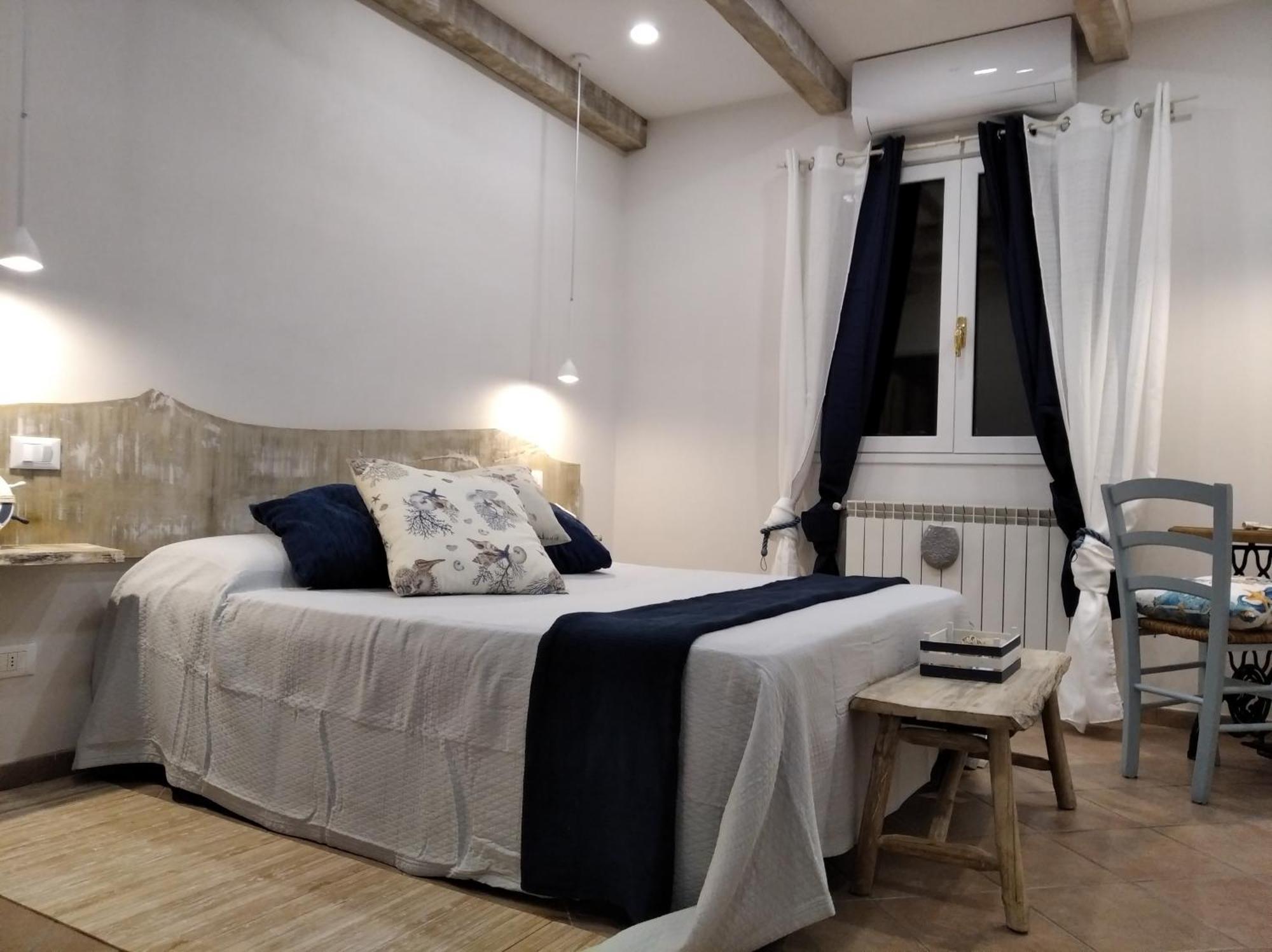Chez Luis Apartment อิมเปรีอา ห้อง รูปภาพ