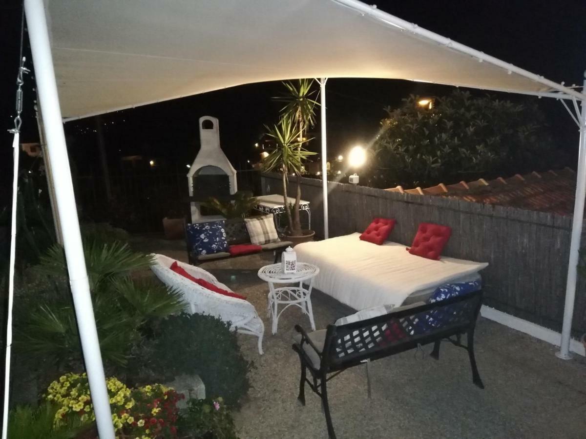 Chez Luis Apartment อิมเปรีอา ภายนอก รูปภาพ